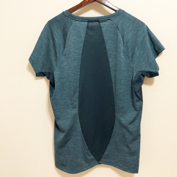 The North Face | Women’s FlashDry Workout Shirt M - Picture 6 of 8